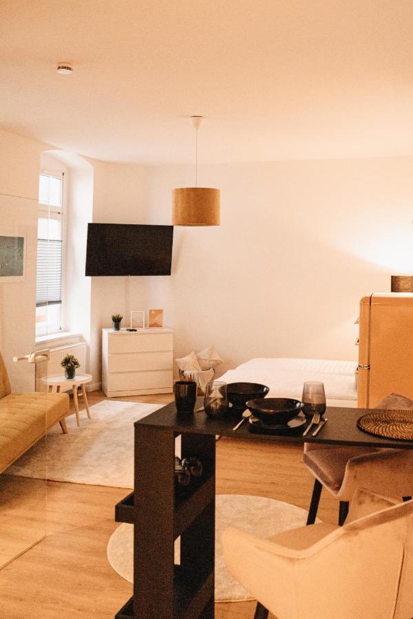 Studio Apartment Im Zentrum Mit Parkplatz & Neuem Badezimmer Magdeburgo Exterior foto